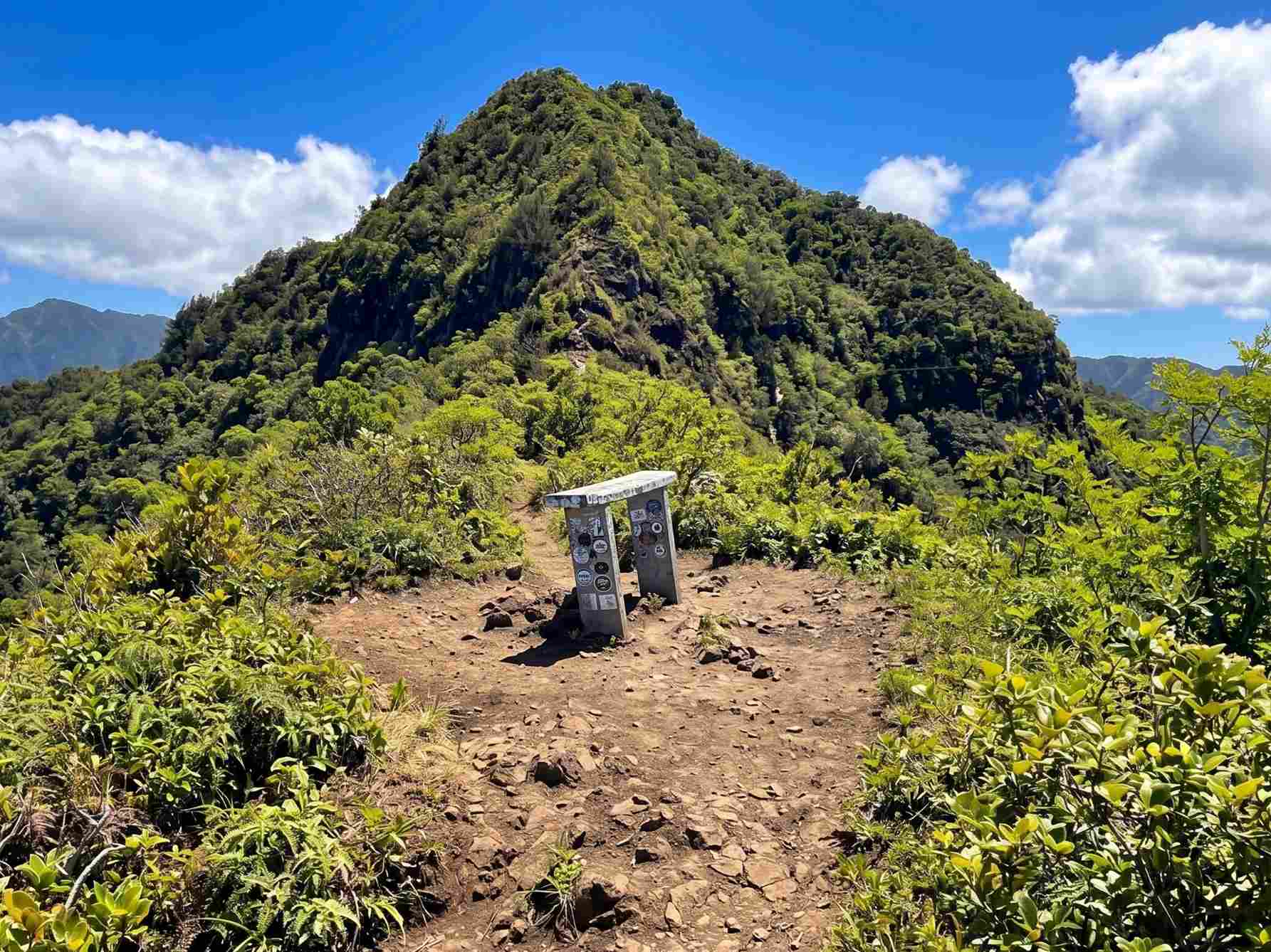 Mauʻumae Ridge Trail